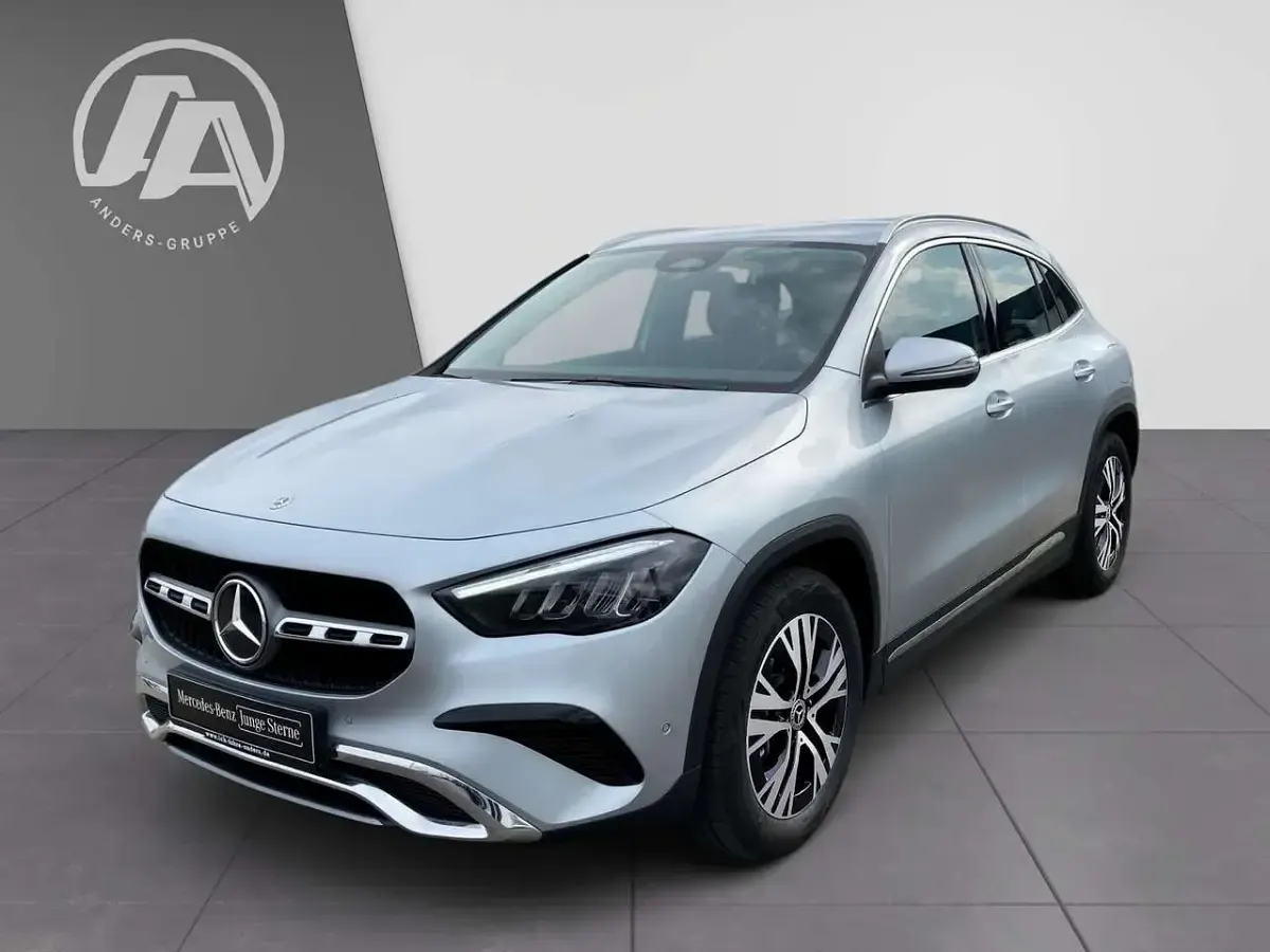 Gebraucht Mercedes GLA250 224 PS (164 kW) 2025 Silberlack hightechsilber SUV