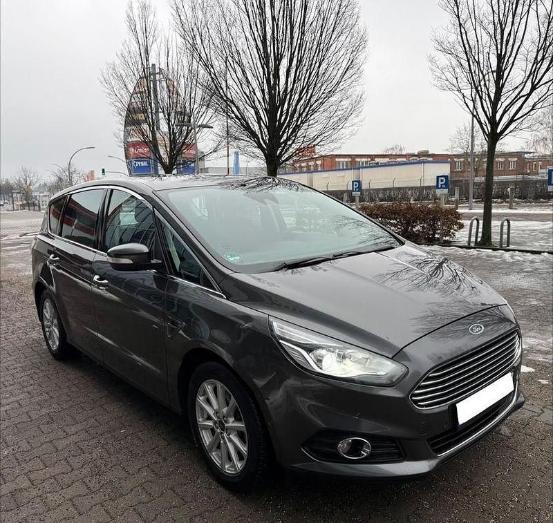 Grau Gebraucht 2015 Ford S-MAX Titanium Van / Kleinbus | 8.999 € (Guter Preis) - Bild 1/4