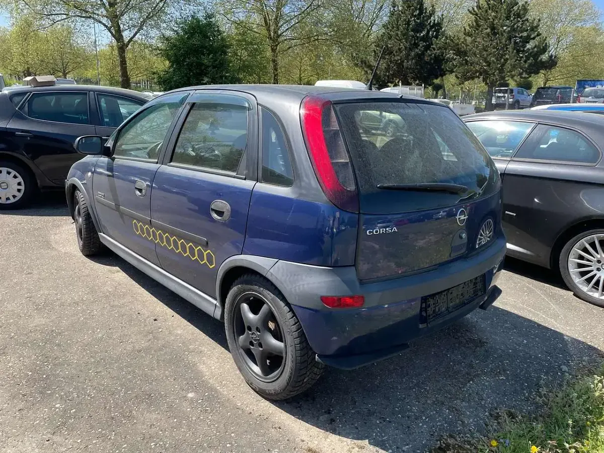 Usata Opel Corsa 75 CV (55 kW) 2003 Blu Utilitaria