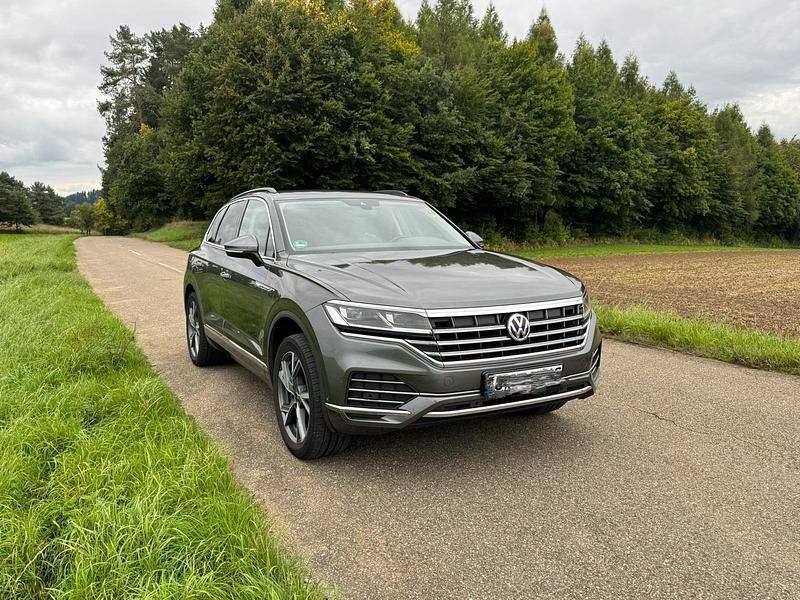 Grau Gebraucht 2019 VW Touareg SUV | 27.000 € (Superpreis) - Bild 1/4