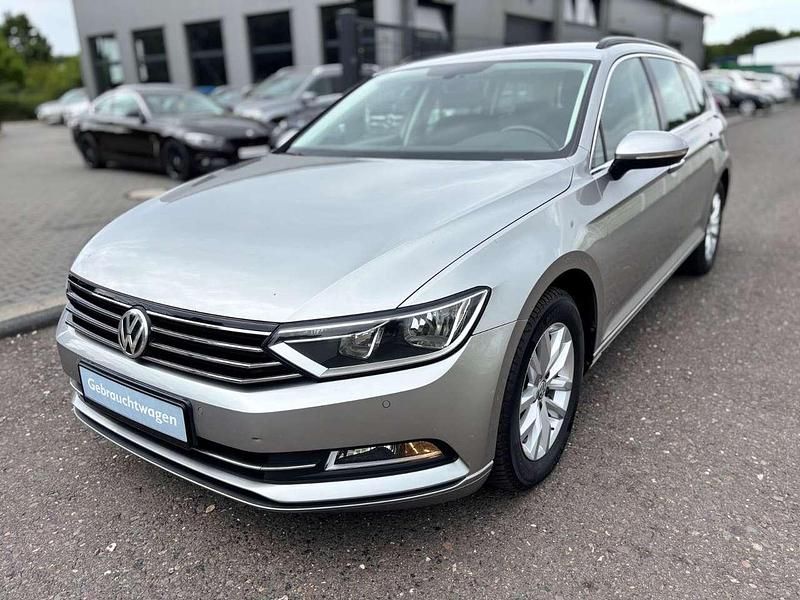 Silber Gebraucht 2016 VW Passat Comfortline Kombi | 13.900 € (Fairer Preis) - Bild 1/4