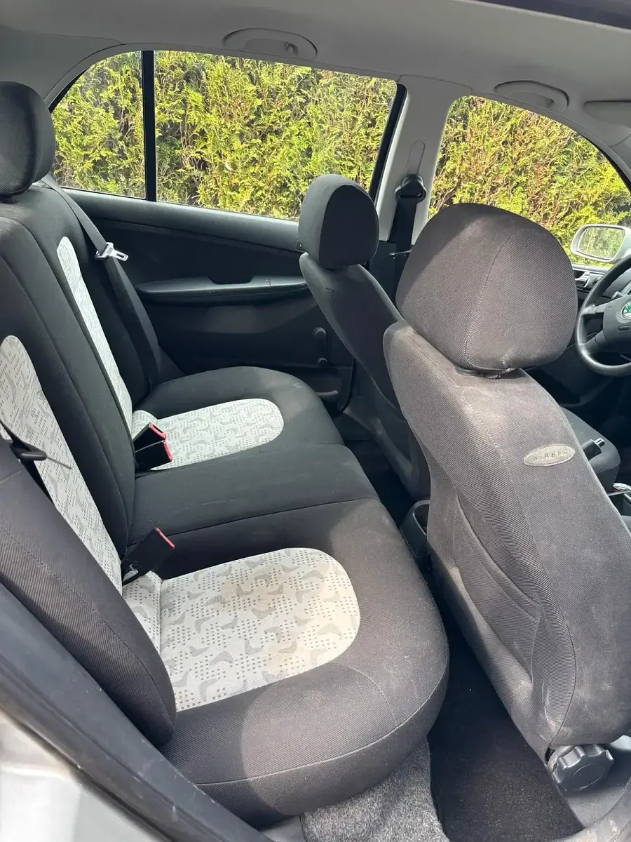 Używany Skoda Fabia 75 KM (55 kW) 2004 Srebrny Hatchback