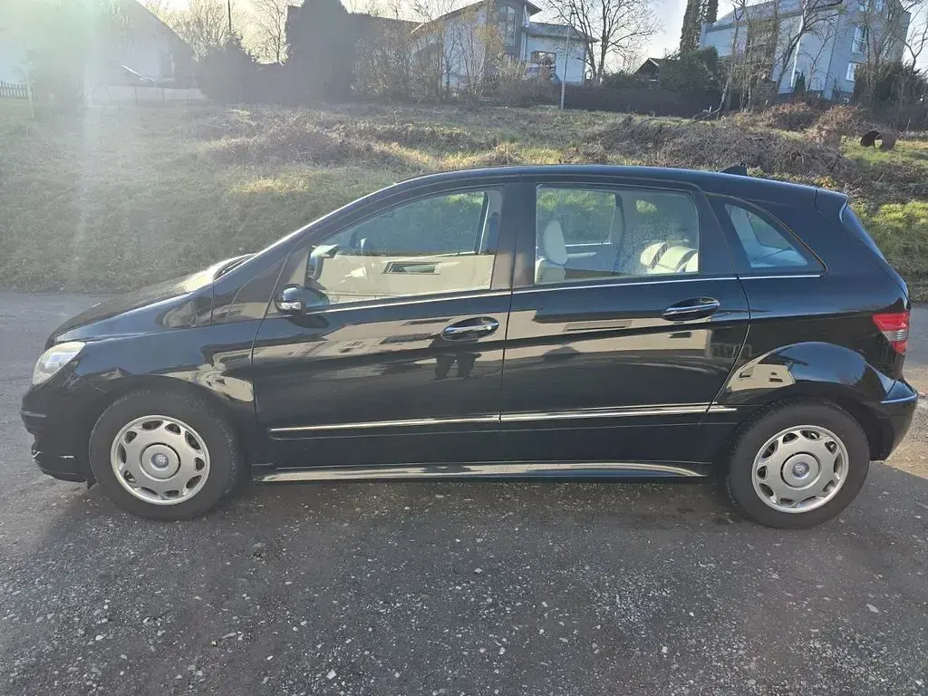 Gebraucht Mercedes B150 95 PS (69 kW) 2007 Schwarz Van / Kleinbus