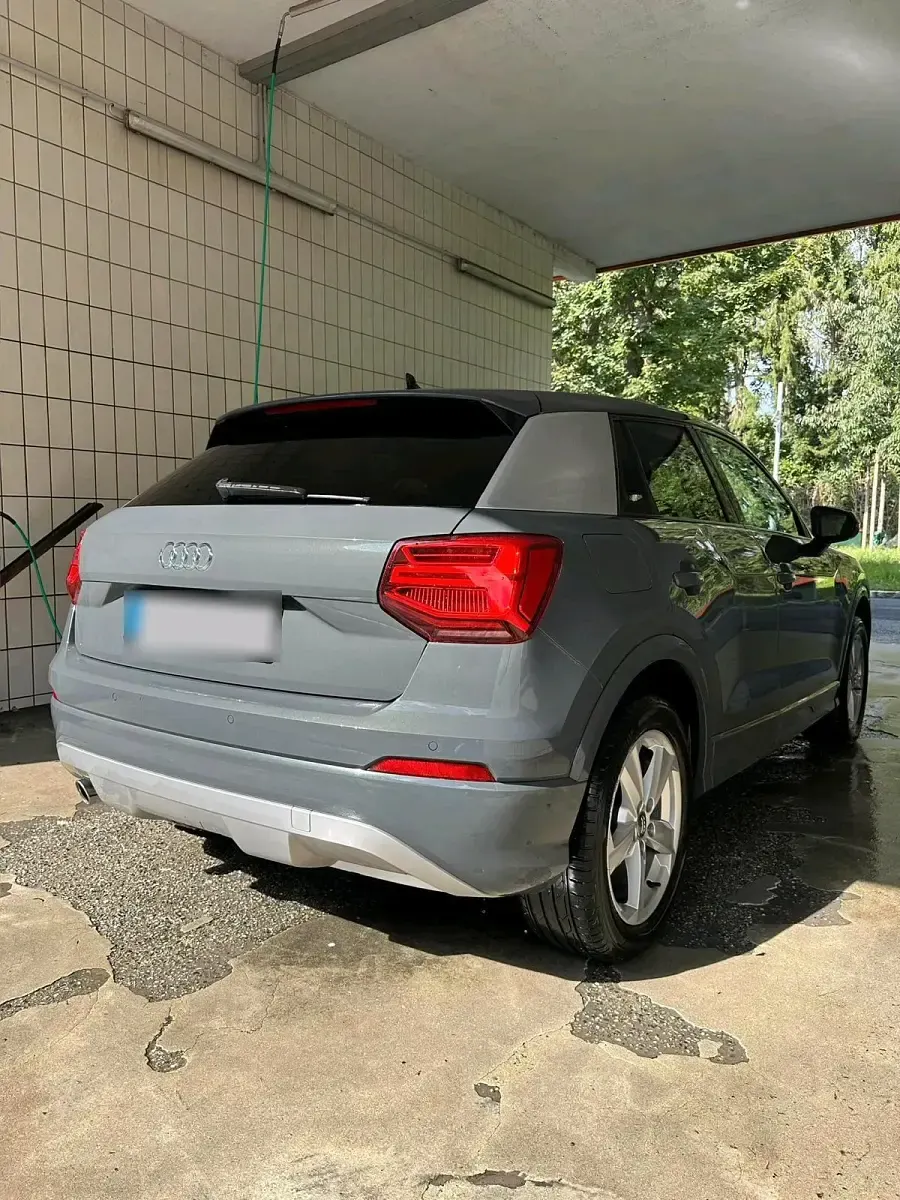 Gebraucht Audi Q2 Sport 116 PS (85 kW) 2019 Grau SUV
