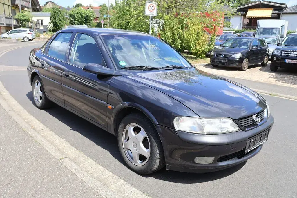Gebraucht Opel Vectra 116 PS (85 kW) 1997 Schwarz (metallic) Limousine