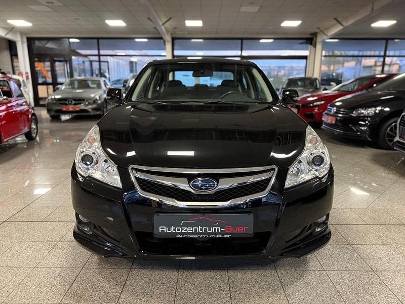 Schwarz Gebraucht 2011 Subaru Legacy Limousine | 11.990 € - Bild 1/4