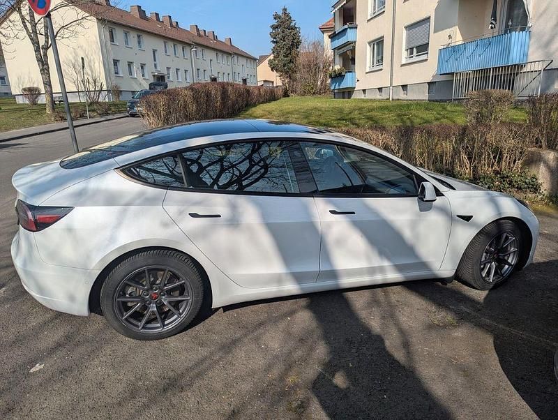 Gebraucht Tesla Model 3 Standard Range Plus 239 kW (325 PS) 2021 Weiß Limousine