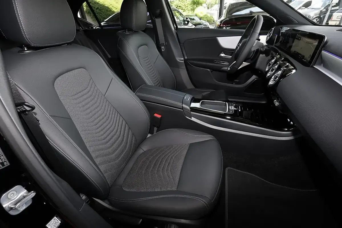 Gebraucht Mercedes A200 Progressive 163 PS (119 kW) 2026 Unilack nachtschwarz Limousine