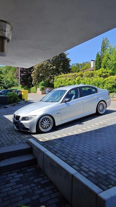 Silber Gebraucht 2005 BMW 320 Limousine | 5.499 € (Teuer) - Bild 1/4