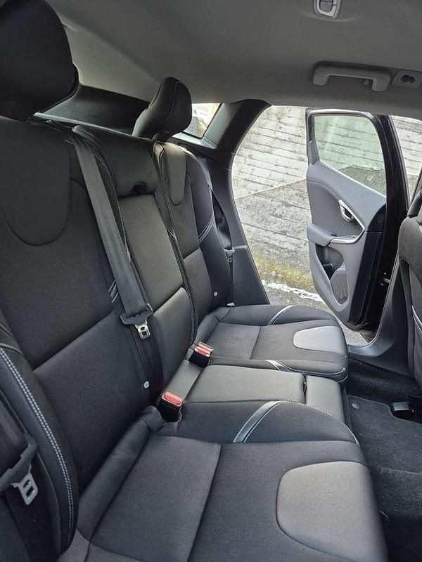 Gebraucht Volvo V40 Momentum 150 PS (110 kW) 2013 Limousine