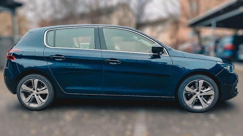 Gebraucht Peugeot 308 Allure 131 PS (96 kW) 2018 Blau Limousine