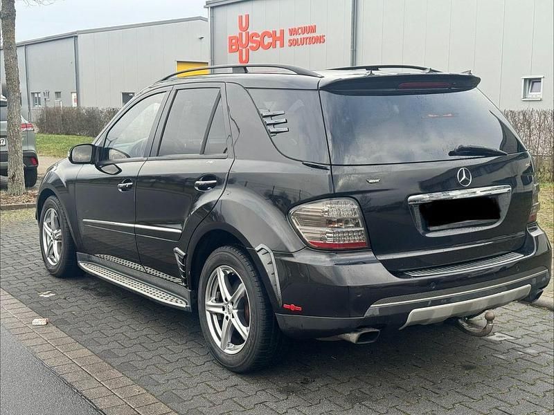 Gebraucht Mercedes ML320 224 PS (164 kW) 2005 Schwarz SUV
