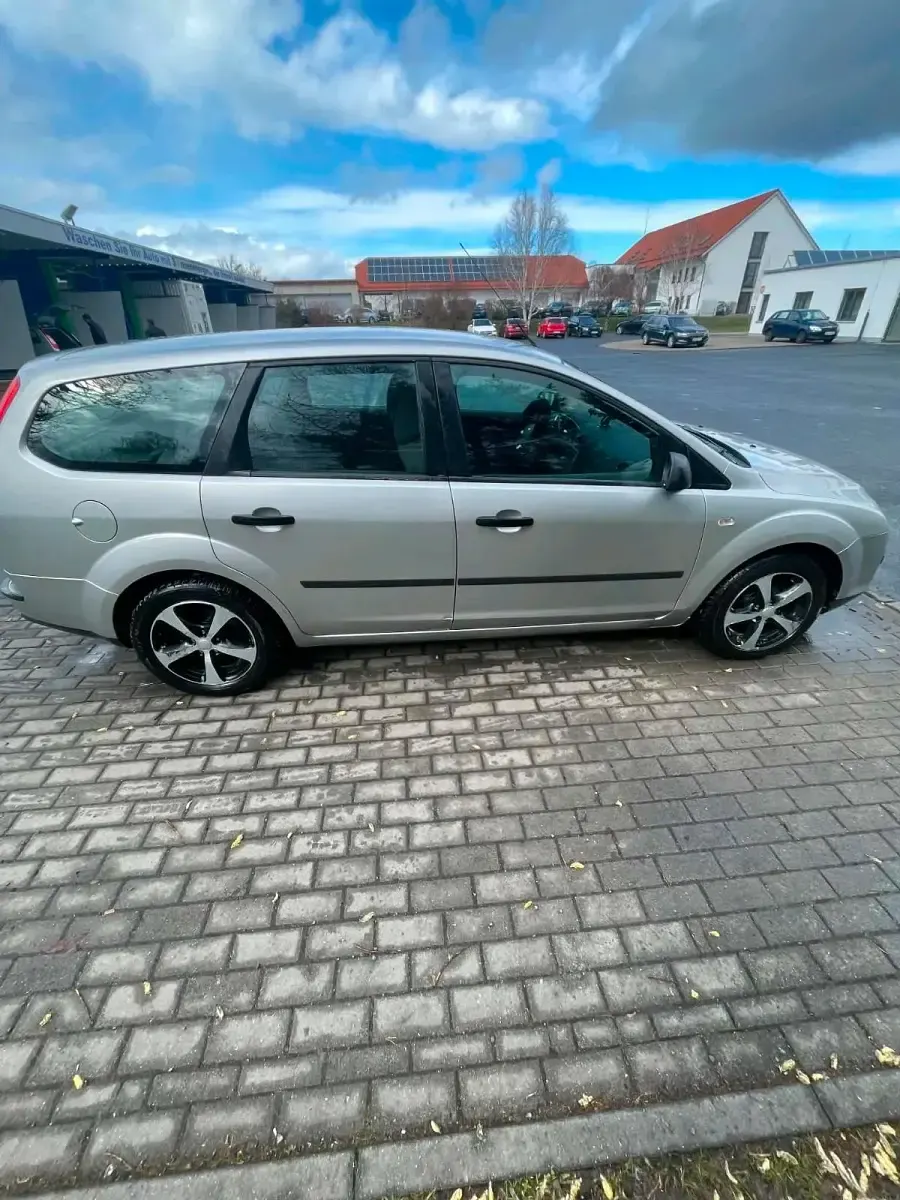 Gebraucht Ford Focus 115 PS (84 kW) 2006 Grau Kombi