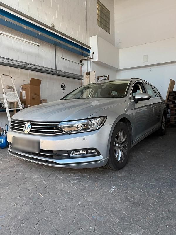 Second-hand VW Passat 150 CP (110 kW) 2015 Argintiu Break