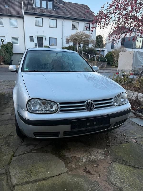 Silber Gebraucht 2002 VW Golf IV Kleinwagen | 850 € (Superpreis) - Bild 1/4