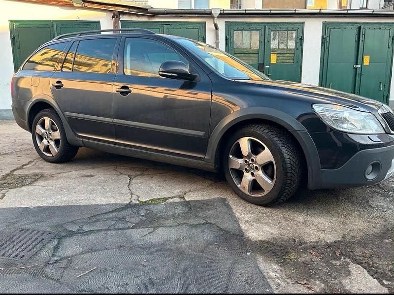 Gebraucht Skoda Octavia Scout Scout 4x4 140 PS (102 kW) 2010 Schwarz Kombi