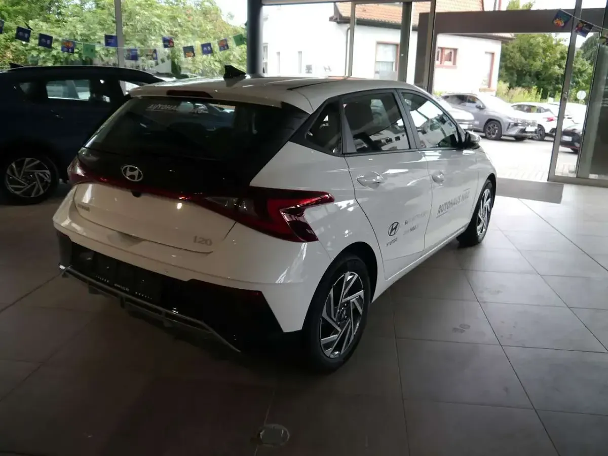 Neu Hyundai i20 Trend 90 PS (66 kW) 2026 Weiß Kleinwagen