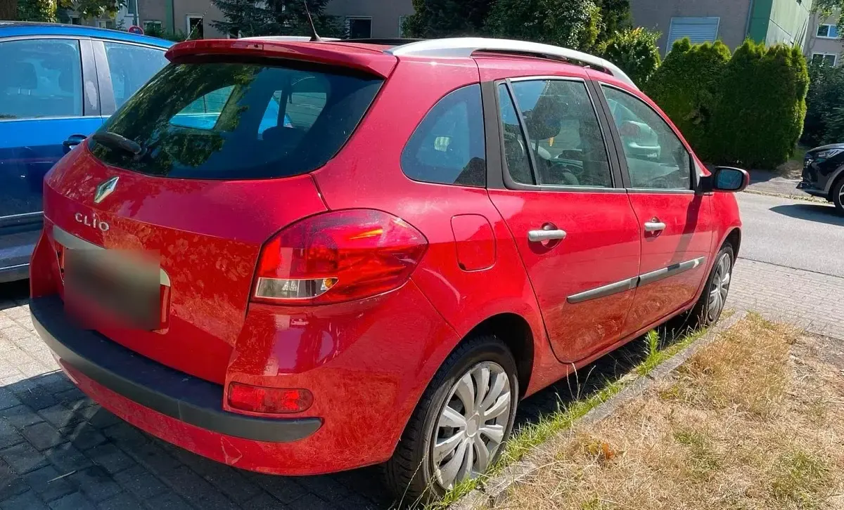 Gebraucht Renault Clio 85 PS (62 kW) 2009 Rot Limousine