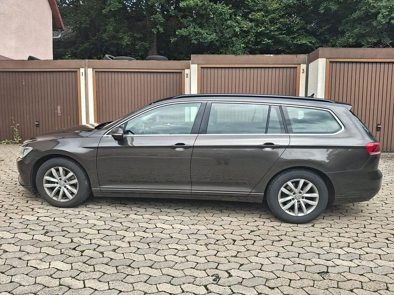 Schwarz Gebraucht 2017 VW Passat Comfortline Kombi | 12.750 € (Superpreis) - Bild 1/4