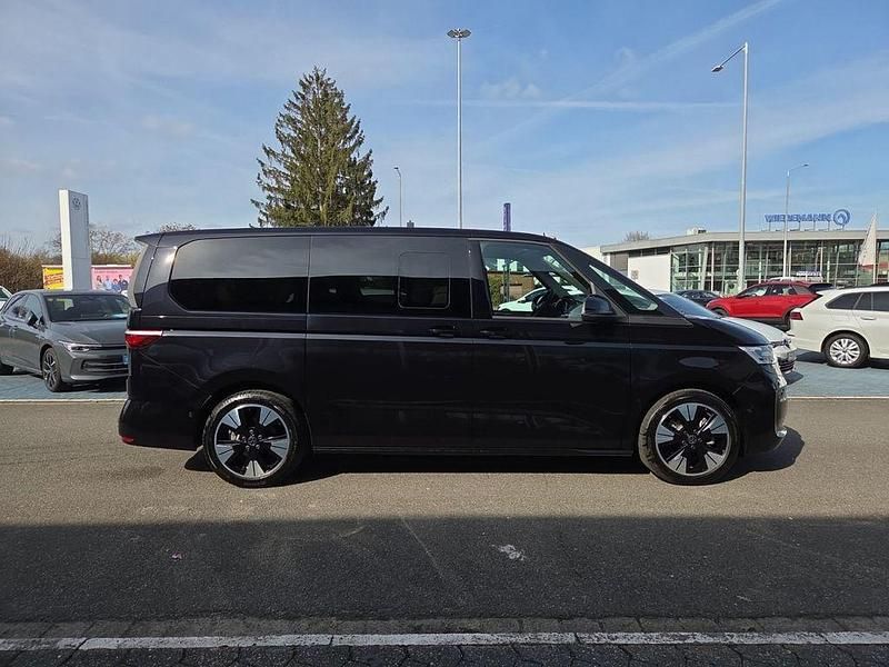 Gebraucht VW Multivan Life 150 PS (110 kW) 2025 Schwarz metallic Van