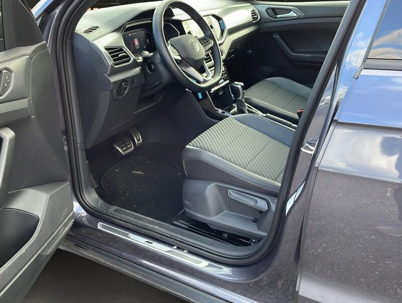 Gebraucht VW T-Cross R-line 150 PS (110 kW) 2024 Grau SUV