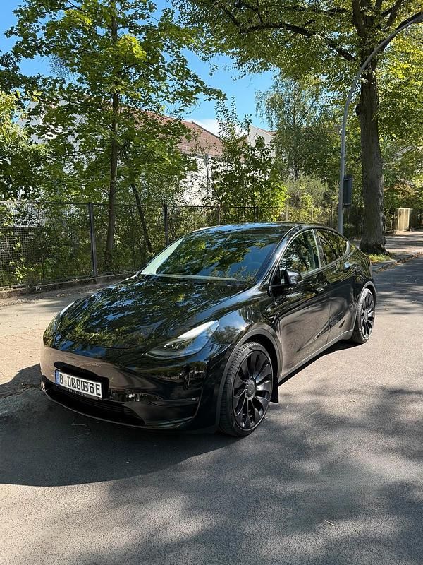 Schwarz Gebraucht 2022 Tesla Model Y SUV | 35.900 € (Fairer Preis) - Bild 1/4