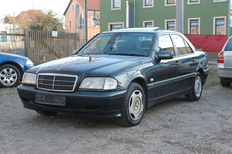 Blau Gebraucht 1997 Mercedes C180 Limousine | 1.550 € (Superpreis) - Bild 1/4
