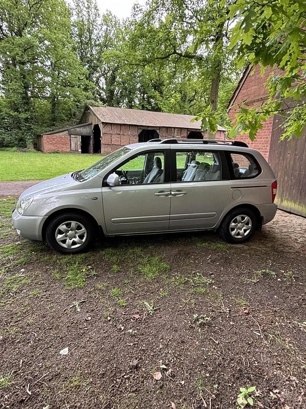 Gebraucht Kia Carnival EX 185 PS (136 kW) 2007 Silber Van / Kleinbus