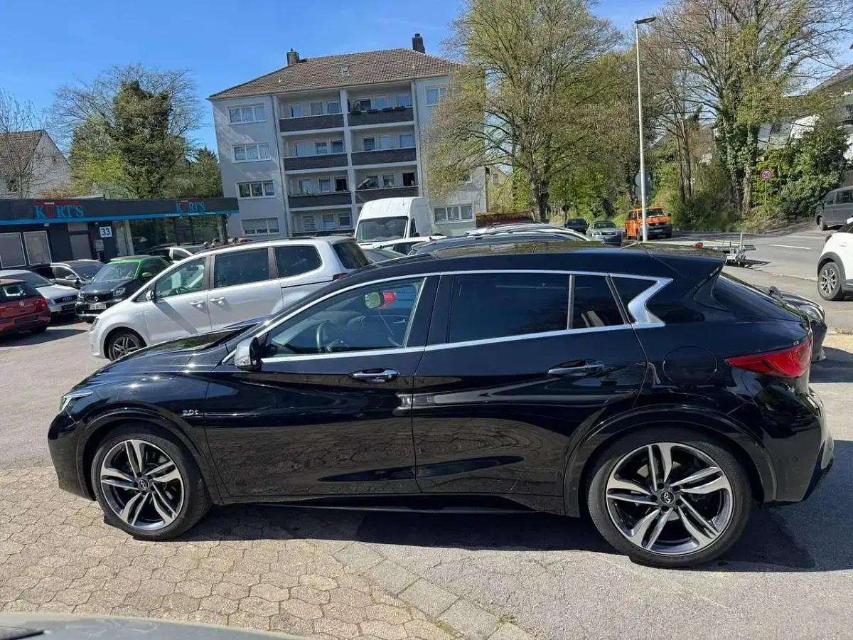 Gebraucht Infiniti Q30 211 PS (155 kW) 2017 Schwarz Kleinwagen