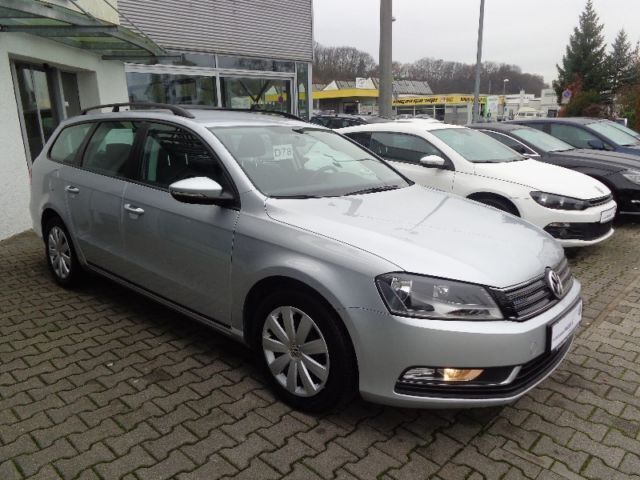 Gebraucht VW Passat 105 PS (77 kW) 2012 Silber metallic Kombi