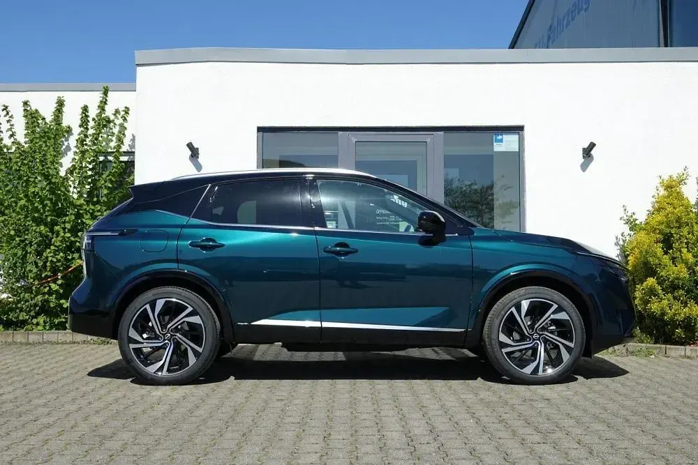 Neu Nissan Qashqai Tekna+ 158 PS (116 kW) 2026 Grün SUV