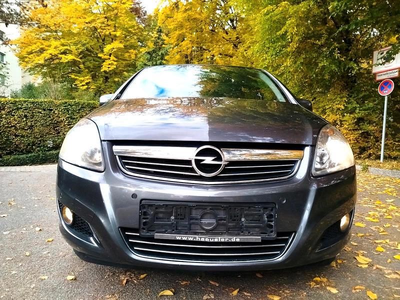 Grau Gebraucht 2011 Opel Zafira Van / Kleinbus | 1.499 € - Bild 1/4