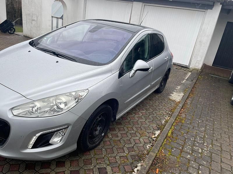 Gebraucht Peugeot 308 120 PS (88 kW) 2011 Silber Kleinwagen