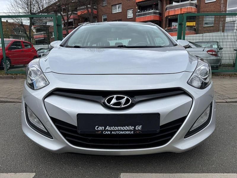 Gebraucht Hyundai i30 Trend 99 PS (72 kW) 2015 Silber Kombi