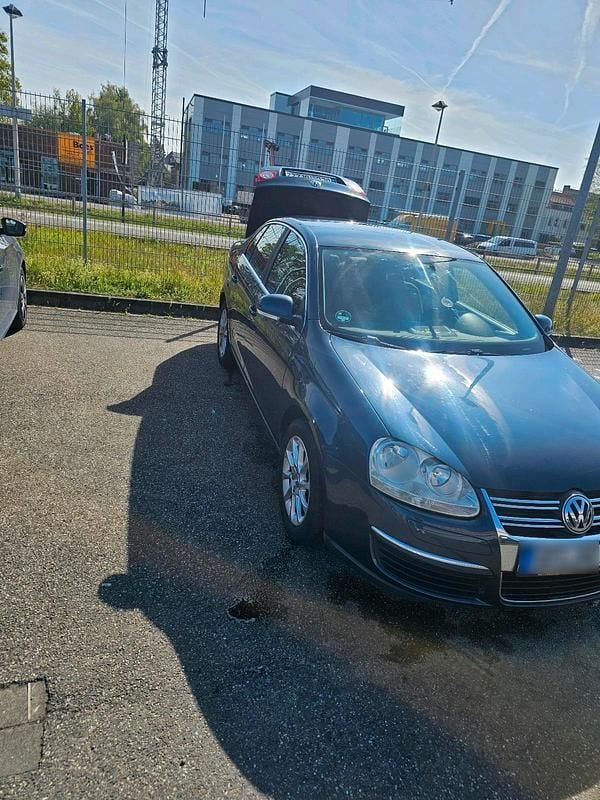 Usado VW Jetta 115 CV (84 kW) 2007 Azul Berlina