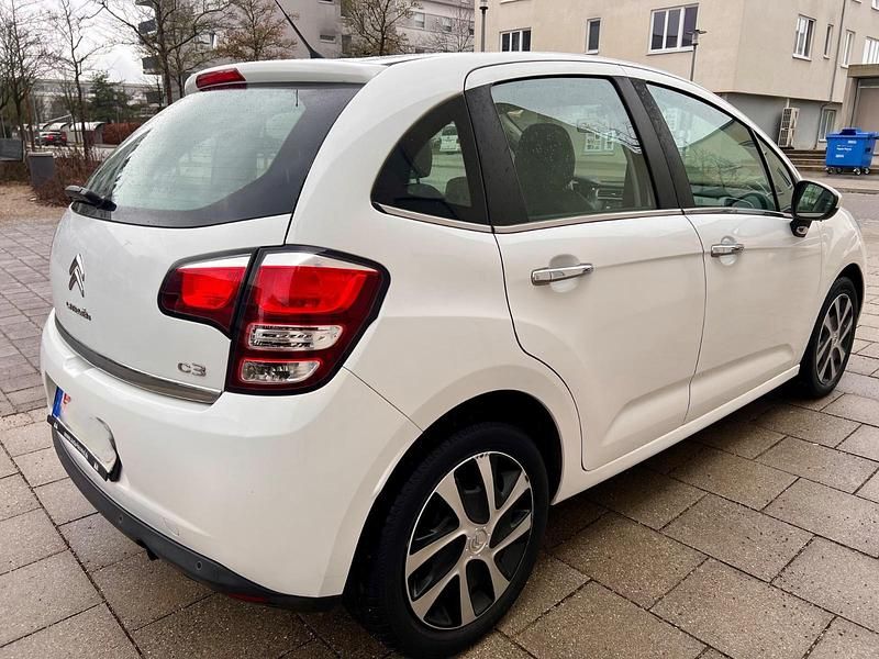 Gebraucht Citroën C3 SELECTION 82 PS (60 kW) 2016 Weiß Limousine
