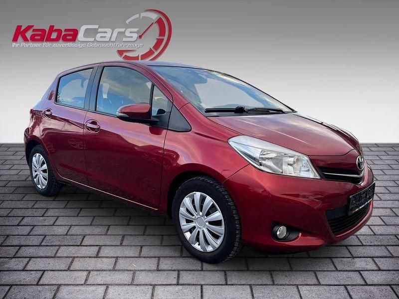 Gebraucht Toyota Yaris Cool 69 PS (50 kW) 2012 Rot Kleinwagen