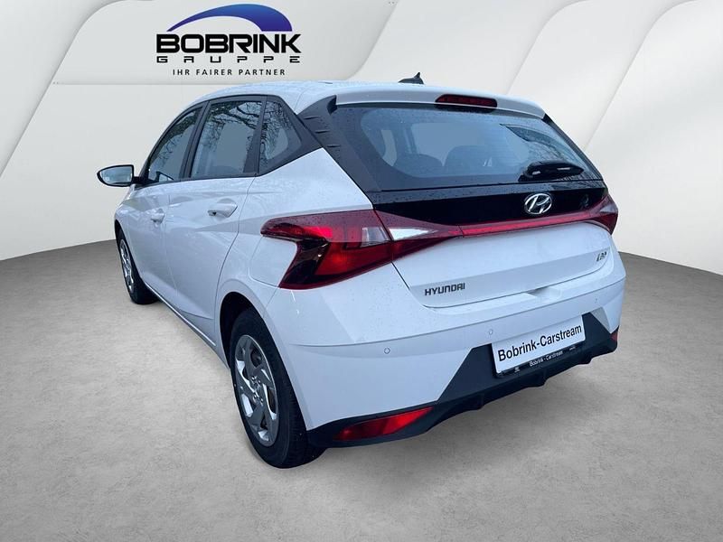 Gebraucht Hyundai i20 Select 101 PS (74 kW) 2022 Weiß Limousine