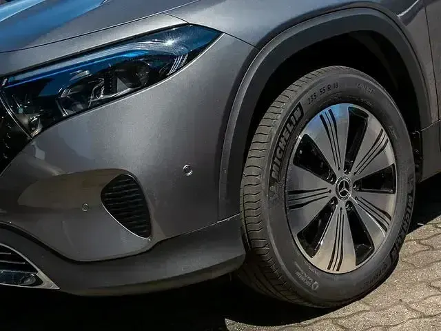 Gebraucht Mercedes EQB250+ Advanced 150 kW (204 PS) 2025 Grau SUV