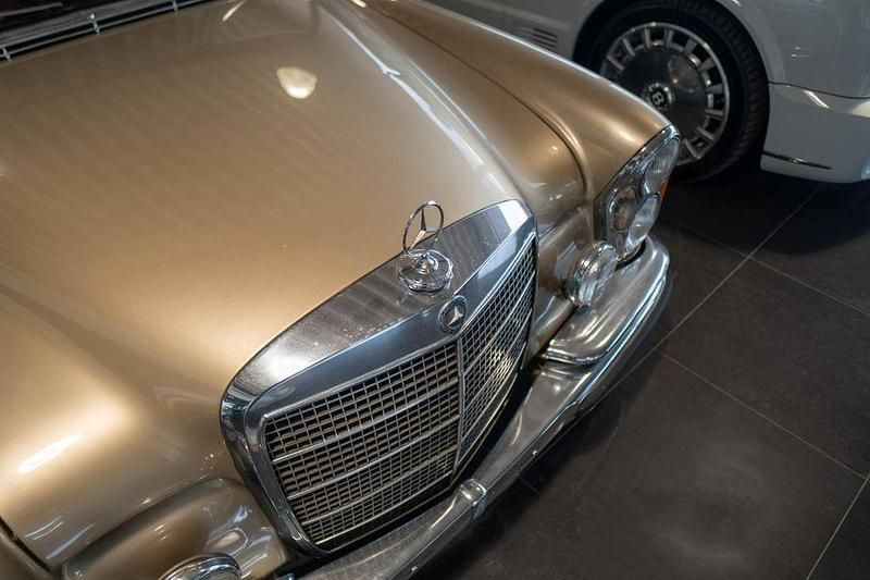 Gebraucht Mercedes 300 250 PS (183 kW) 1970 Goldmetallic Limousine