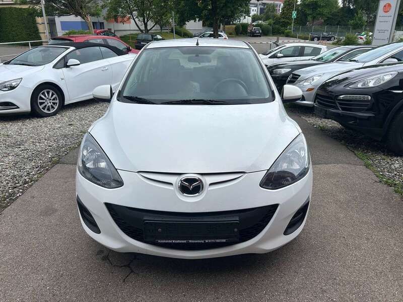 Weiß Gebraucht 2011 Mazda 2 Limousine | 3.990 € (Fairer Preis) - Bild 1/4
