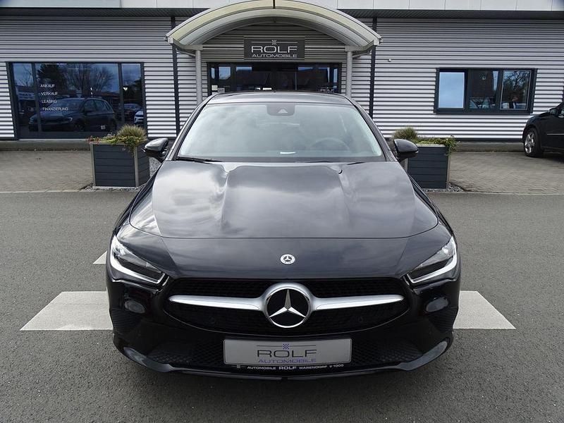 Gebraucht Mercedes CLA180 Shooting Brake 136 PS (100 kW) 2020 Schwarz Kombi