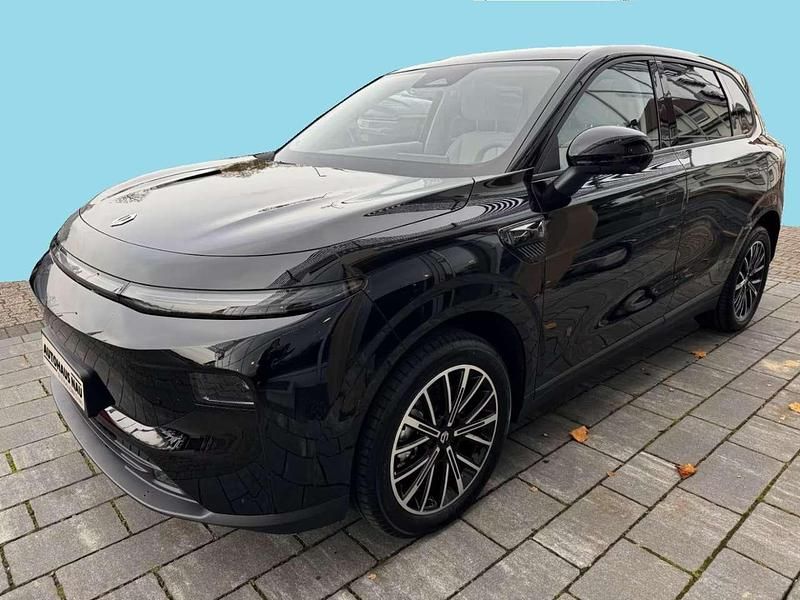 Neu Leapmotor B10 160 kW (218 PS) 2026 Metallic black SUV