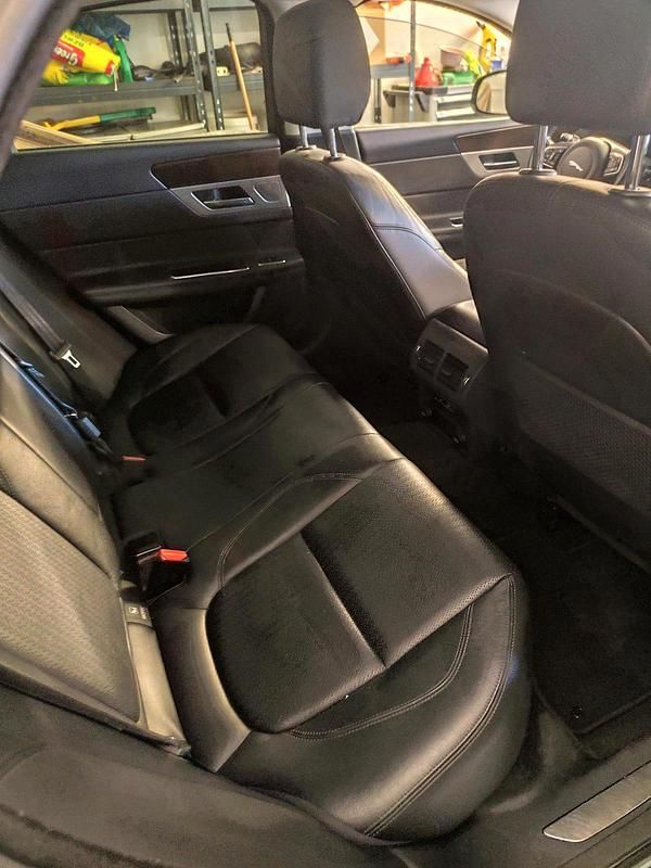 Gebraucht Jaguar XF 180 PS (132 kW) 2016 Grau Limousine