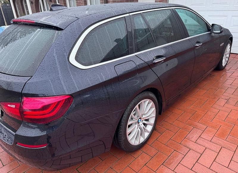 Gebraucht BMW 525 Luxury Line 218 PS (160 kW) 2016 Blau Kombi