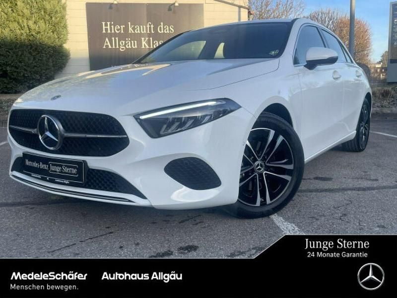 Unilack polarweiß Gebraucht 2024 Mercedes A180 Limousine | 28.449 € (Fairer Preis) - Bild 1/4