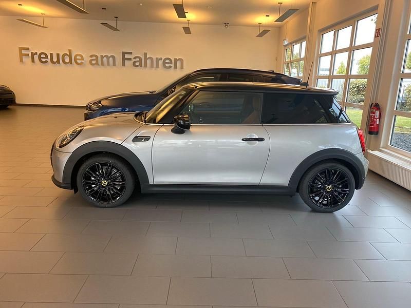 Gebraucht Mini Cooper SE 135 kW (184 PS) 2023 Silber Kleinwagen