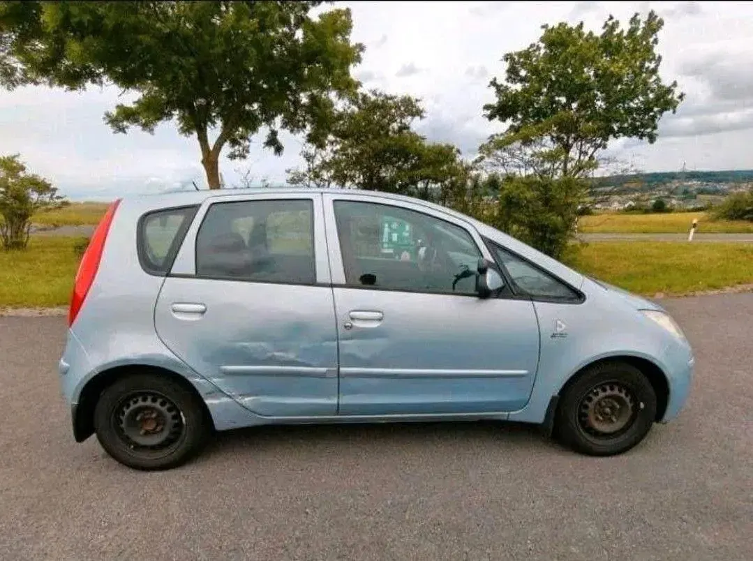 Gebraucht Mitsubishi Colt Invite 95 PS (69 kW) 2004 Silber Kleinwagen