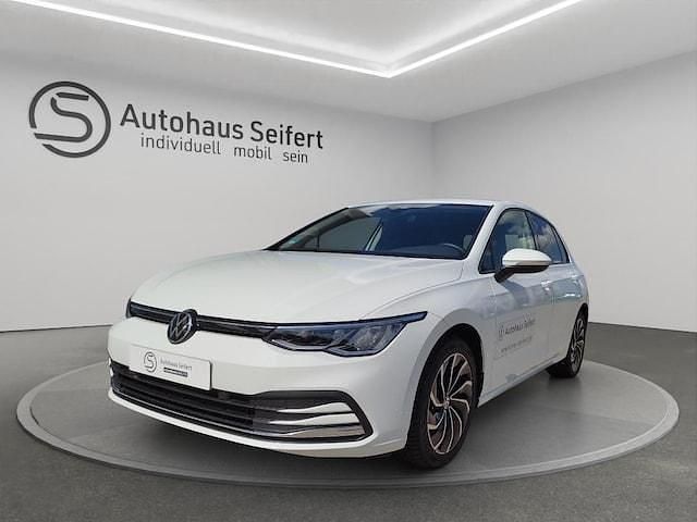 Pure white Gebraucht 2022 VW Golf VIII Active Limousine | 24.900 € (Fairer Preis) - Bild 1/4