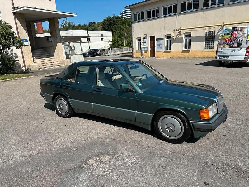 Grün Gebraucht 1991 Mercedes 190 Limousine | 3.900 € - Bild 1/4